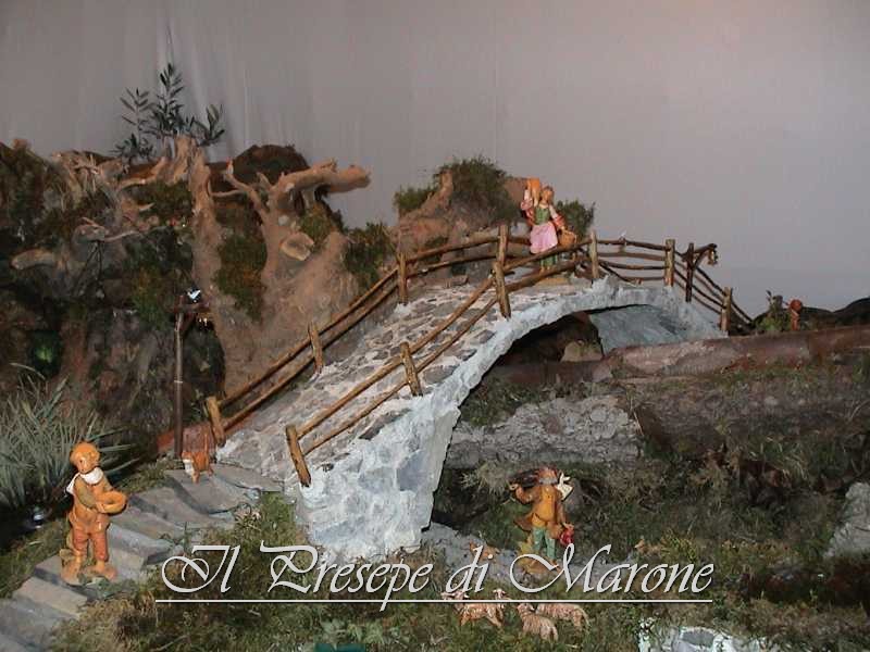 Dsc00052.jpg - Riproduzione del ponte di Montecchio di Darfo. E' tutto costruito in sassi, roccia e cemento e pesa ben oltre i 50 kg.