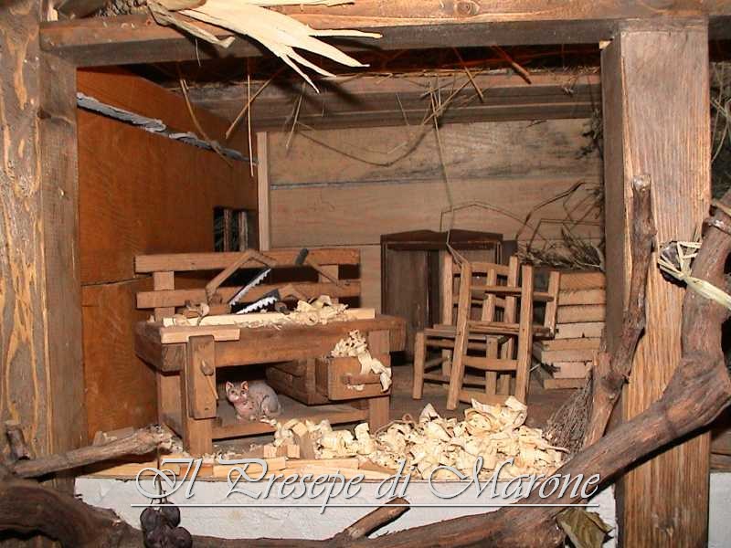 Dsc00065.jpg - Particolare del laboratorio di falegnameria. Qui l'unica cosa acquistata è il gatto (Fontanini) sotto il bancone.