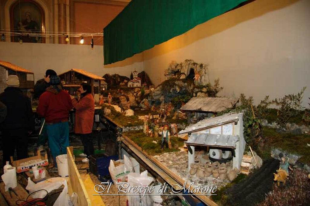 Img_3031.jpg - Zona destra. Frantoio, grotta e, sullo sfondo, Madonna della Rota