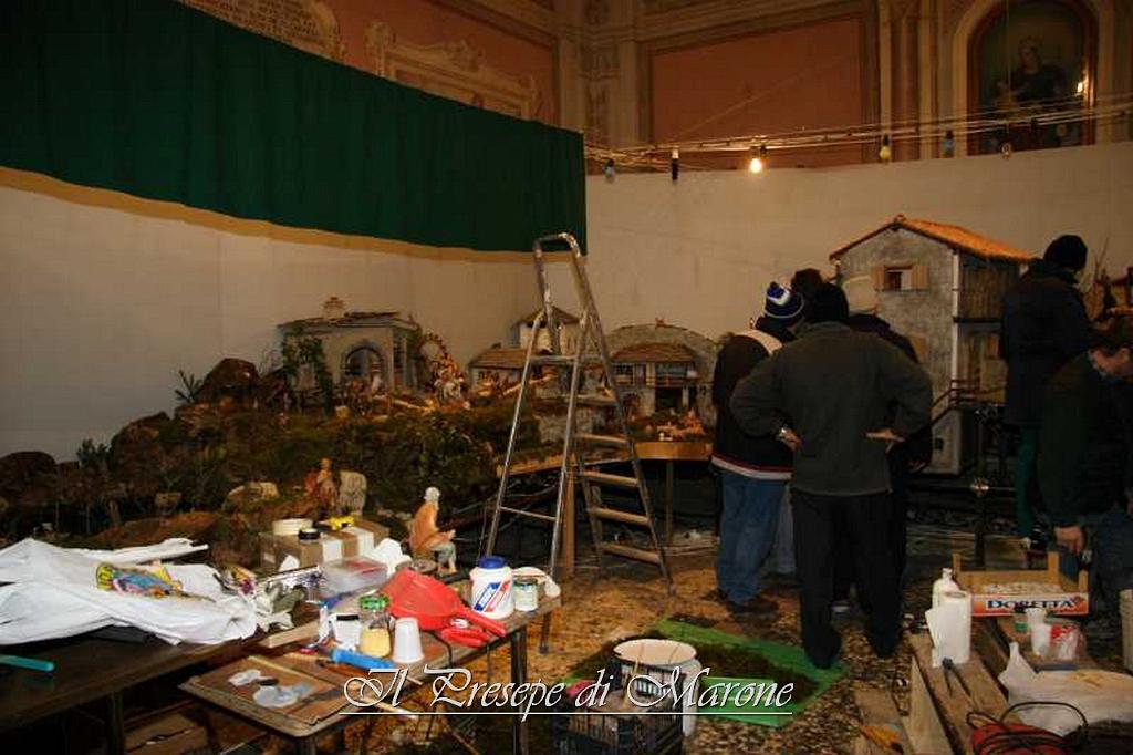 Img_3032.jpg - Zona sinistra. Lago (nascosto), mulino, ponte e vecchia corte (seminascosta)